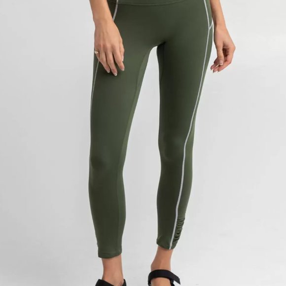 NWT Free People You're A Peach Legging in Secret Moss - Picture 2 of 4
